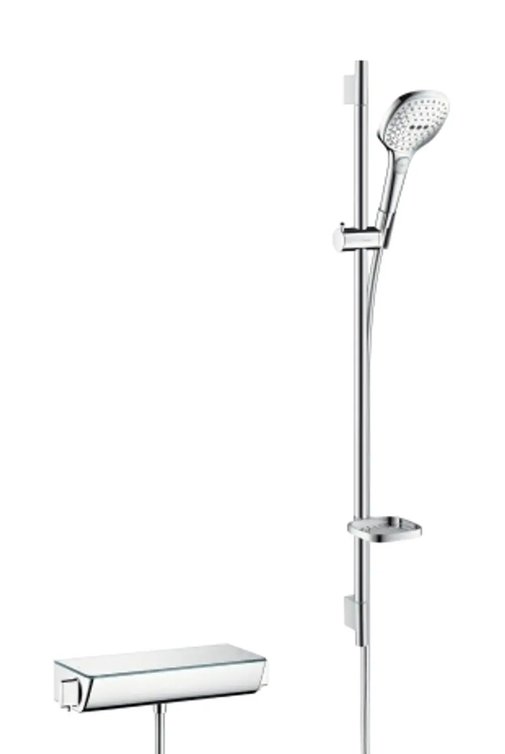 Brausesystem von Hansgrohe mit einer Duschstange, Handbrause und Thermostat. Hauptsächlich in Chrom gehalten, an der Wand montiert, mit einer Ablage für Duschutensilien.